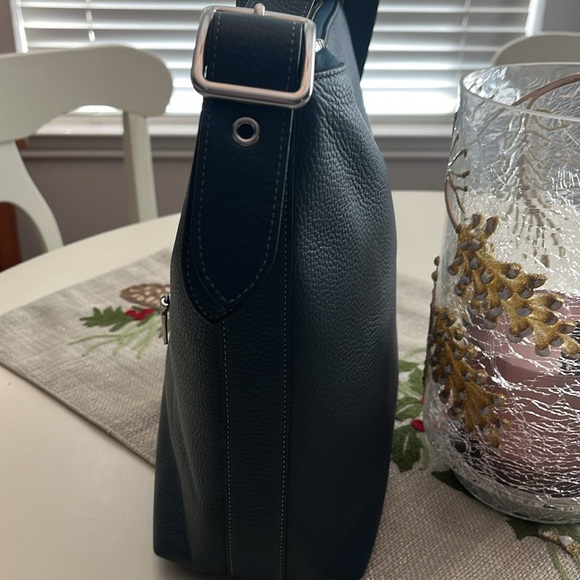 COACH Val Duffle w/matching wallet - Picture 4 of 9